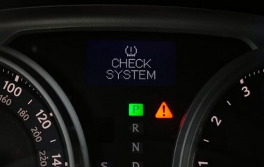 Hướng dẫn cách reset cảm biến áp suất lốp chi tiết cho từng hãng xe